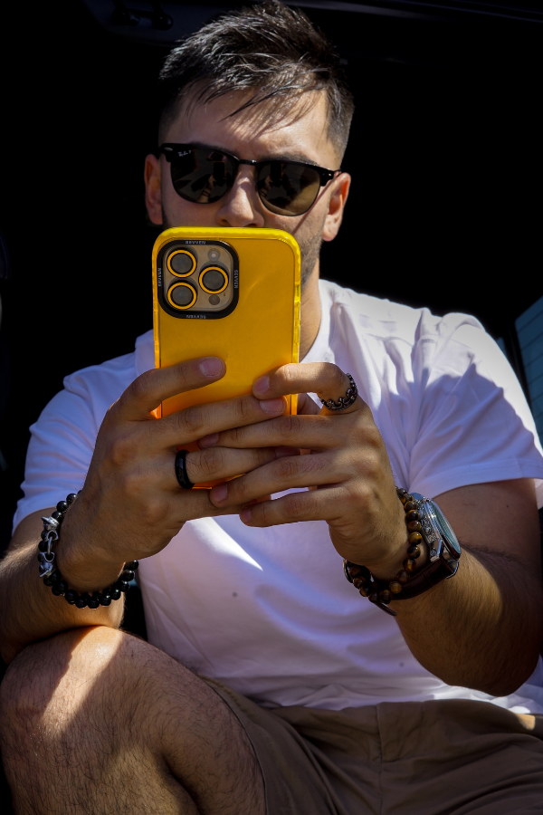Carcasa + Protector de cámara para iPhone amarilla